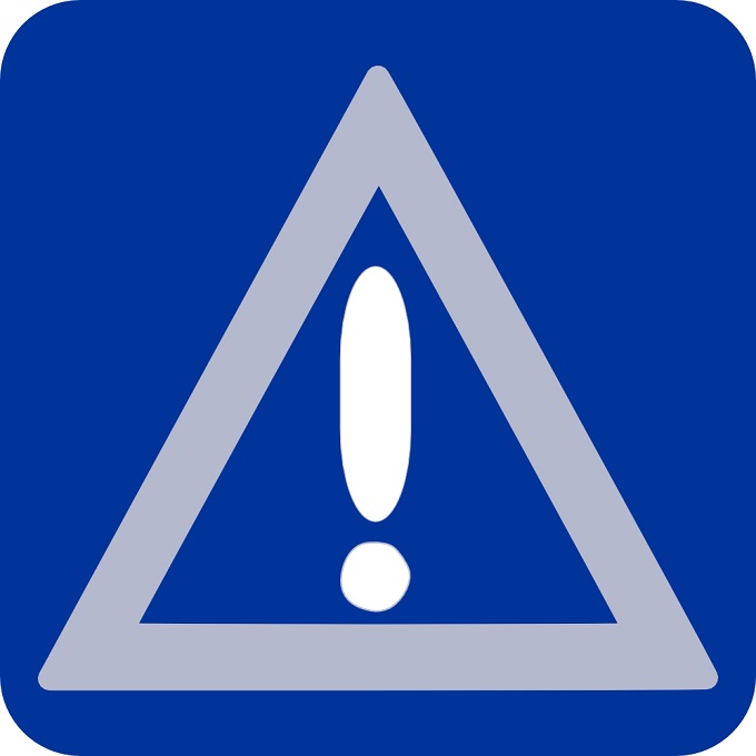 Dreieck mit Ausrufezeichen in blauer Farbe